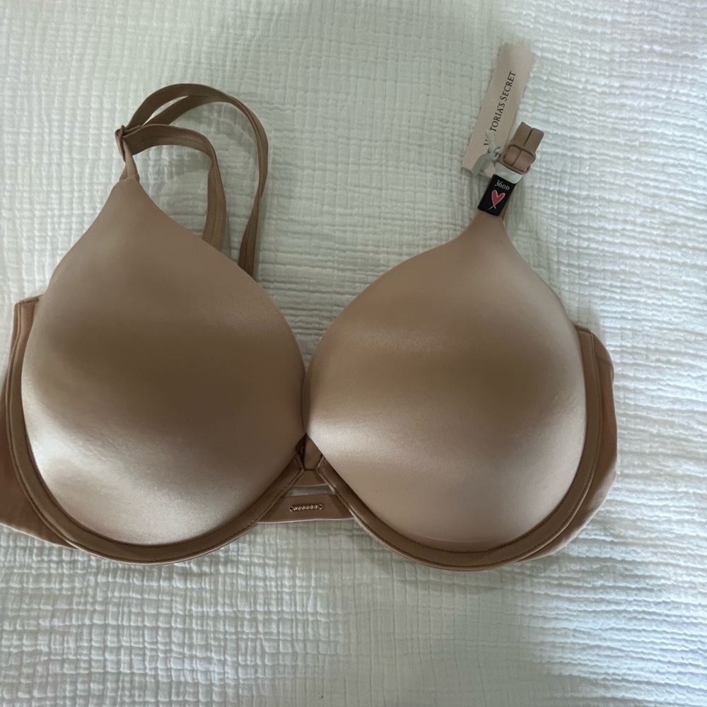 Victorias Secret cream bra, size 36DD. NWT.